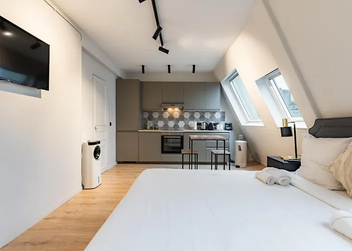 Cozy & Fully Equipped In The Heart Of *